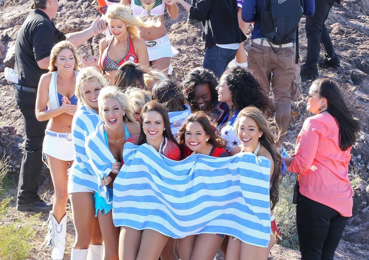 000-02-Pro_Bowl_Cheer-BY-1031_0.jpg